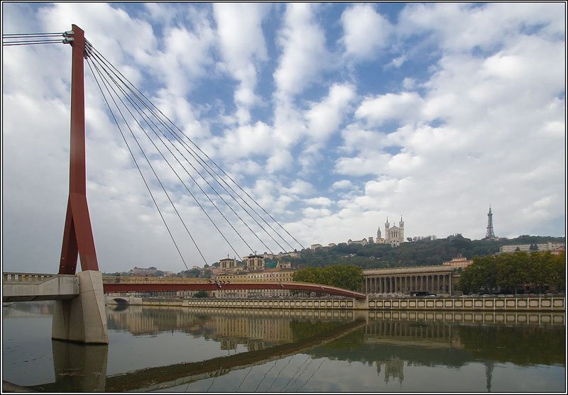 Passerelle du Palais de Justice by YO Lyangasov