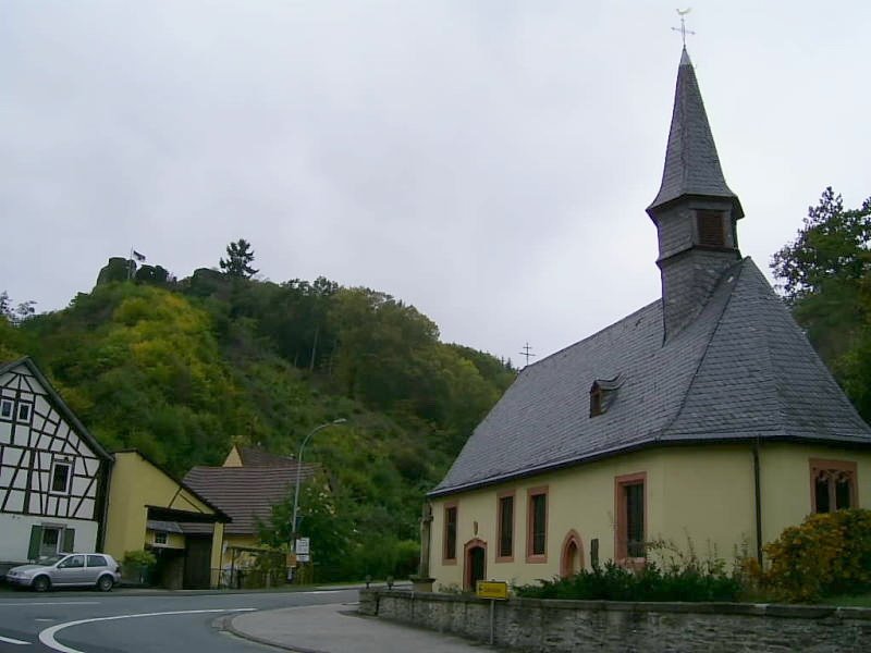 T - Dalberg, Kirche und Burgruine by Gert T