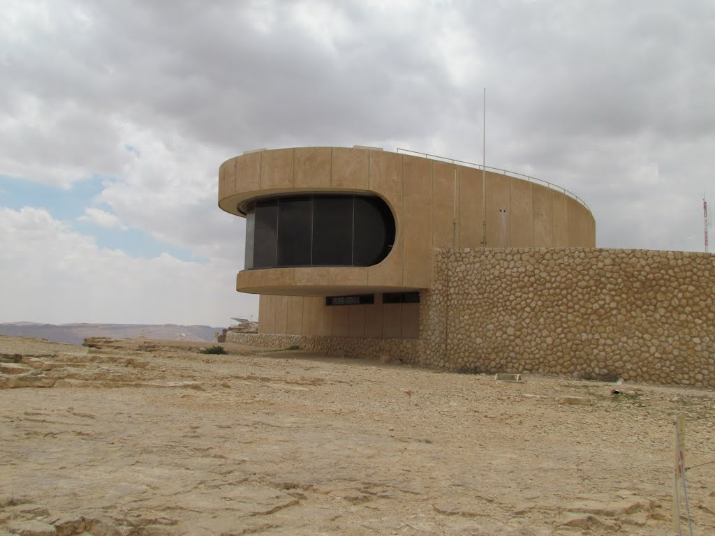 3212 Mitzpe Ramon Visitors Center by Kobi Zilberstein