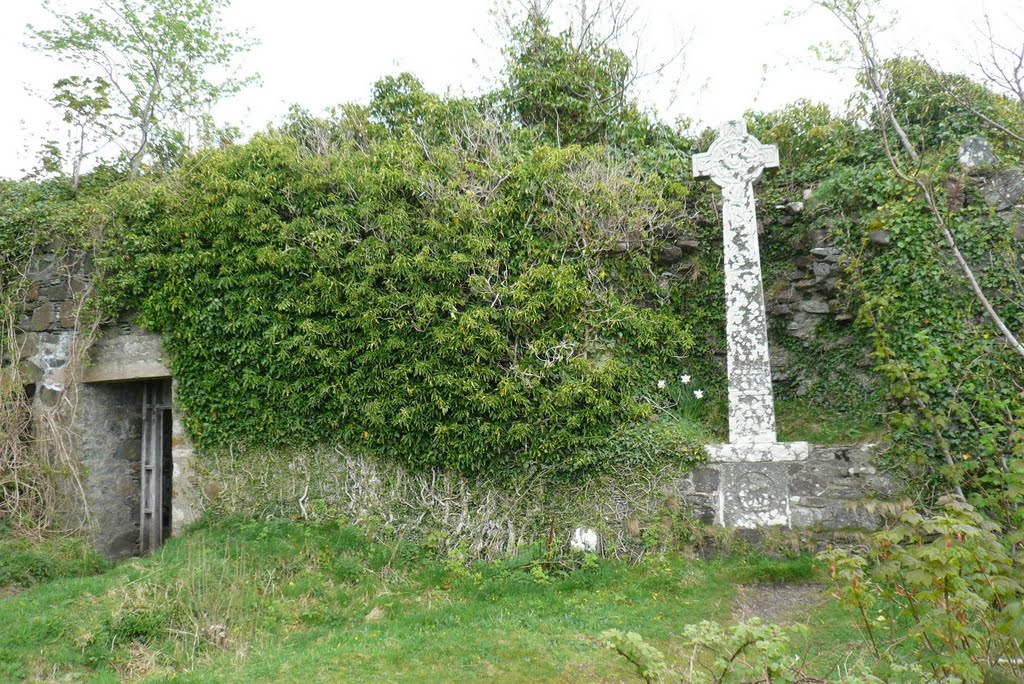 Celtic Cross At Dunollie Castle by njellis