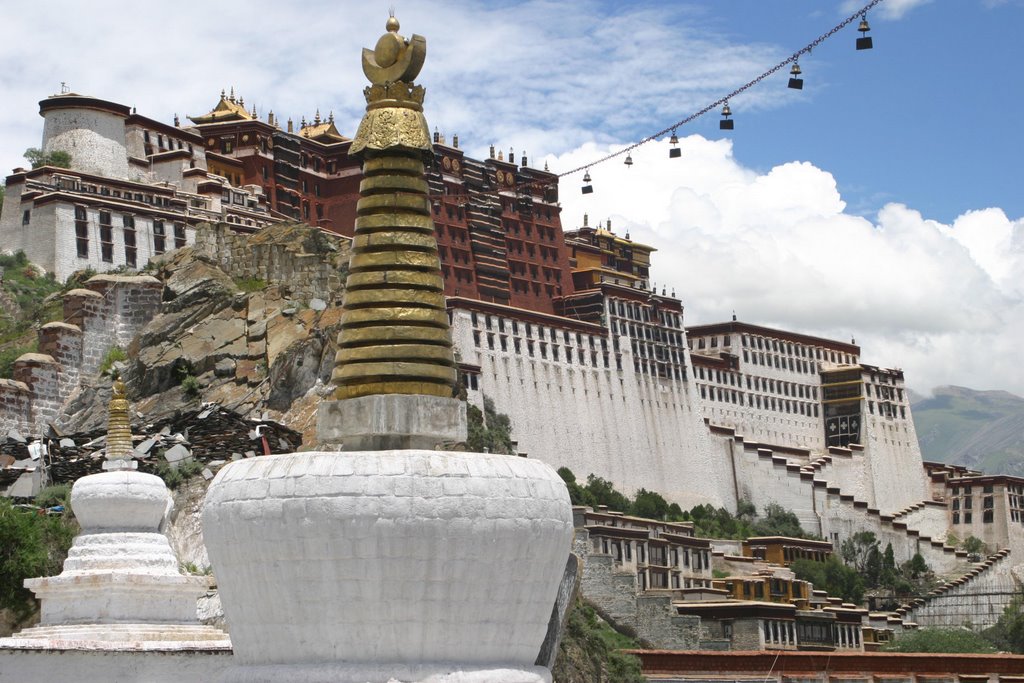 Potala, Lhasa by miriam trapaga