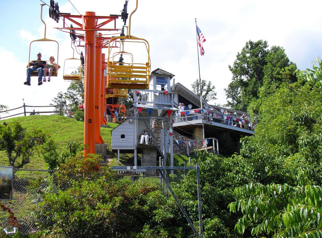 Sky Lift (Downtown Gatlinburg, TN) by Juan234