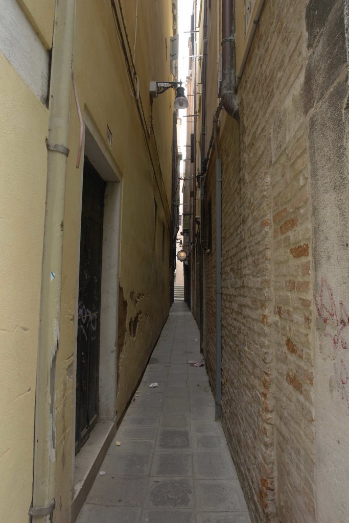 Nearly most narrow side-street (not sharp position) by rovager