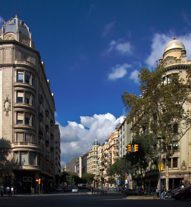 Barcelona 1 [a clean October's day] by Jaime Tutzo