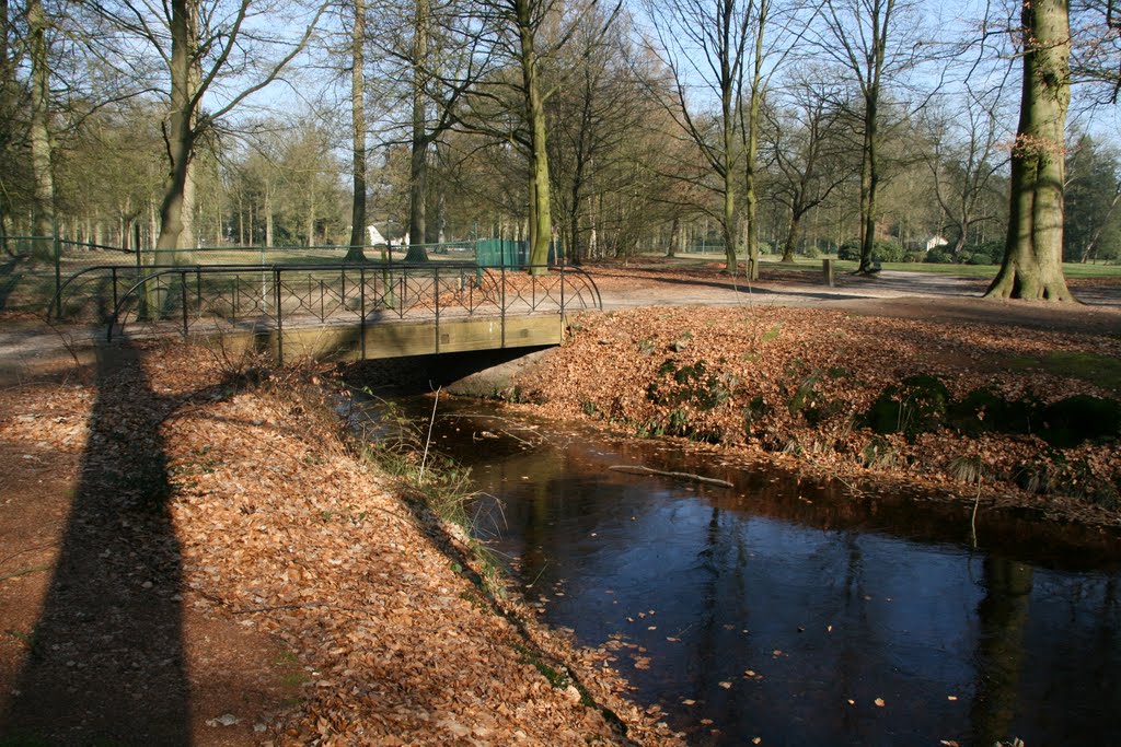 Parkbrug bij de hertentuin, Huis Doorn. by Carl030nl