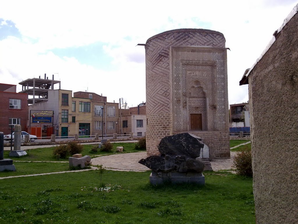 یاشاسین آذربایجان 3 گونبز.3 dome of the historic rather than the West Azerbaijan.3 گونبز آذربایجان by aytam urmulu