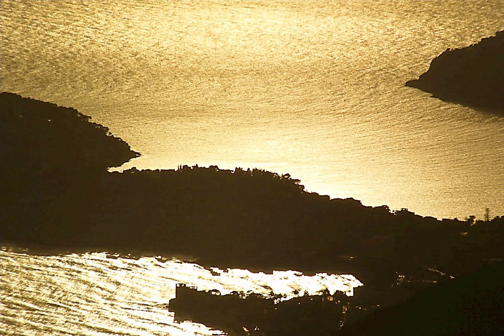 Sea + Coast near Nice late afternoon by deglobalnomad