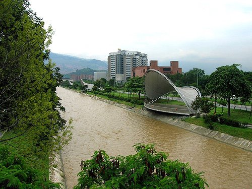 Vista al Fondo Plazoleta Paseo del Rio by rycks1