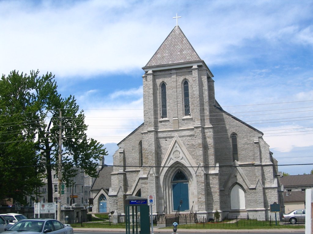 Church in Downtown by maxpull