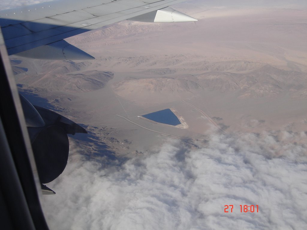 Extraña Laguna Coloso, vista desde avion by Juanpablomontenegro