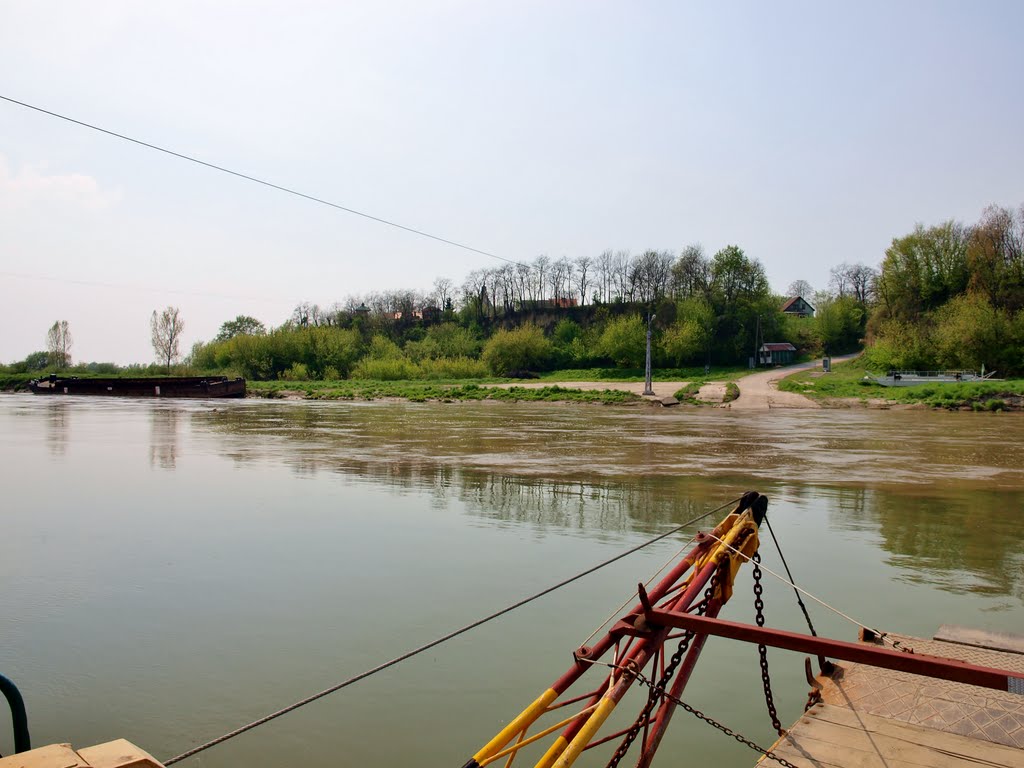 Opatowiec - the left side of Vistula River, the view from the ferry by wuhazet