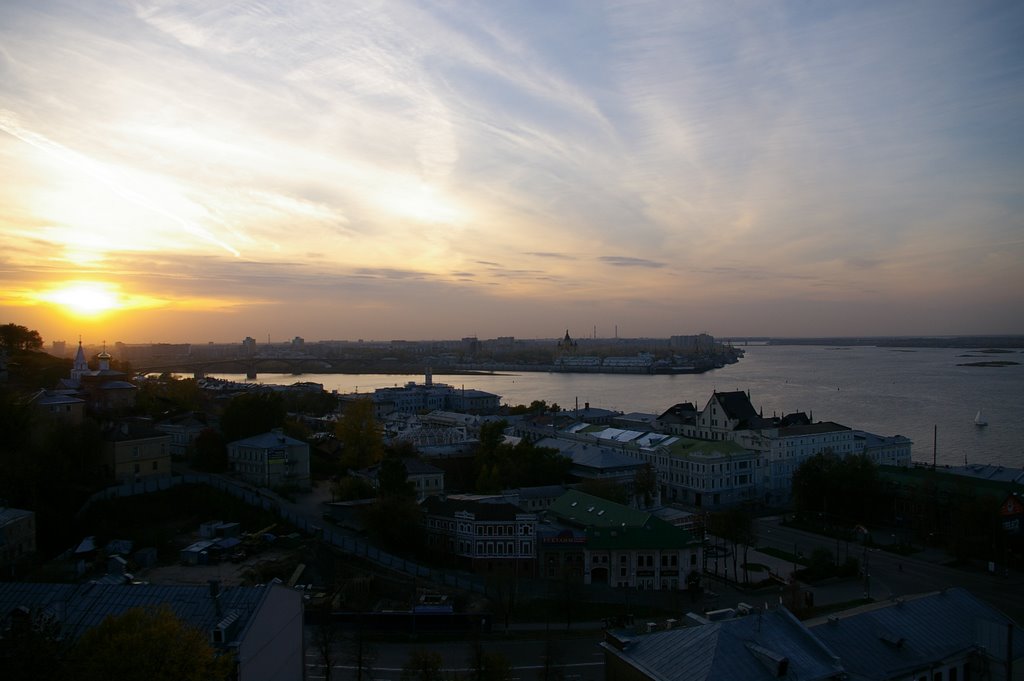 Sunset in Nizhny Novgorod by wieszpei