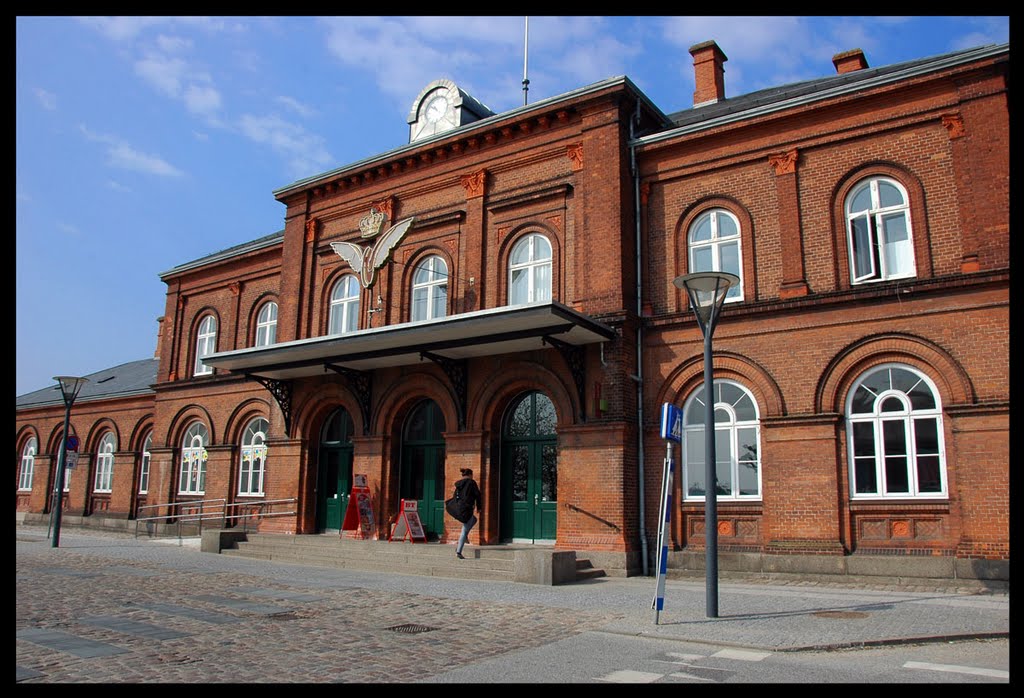 Hobro Station by Lui Brandt