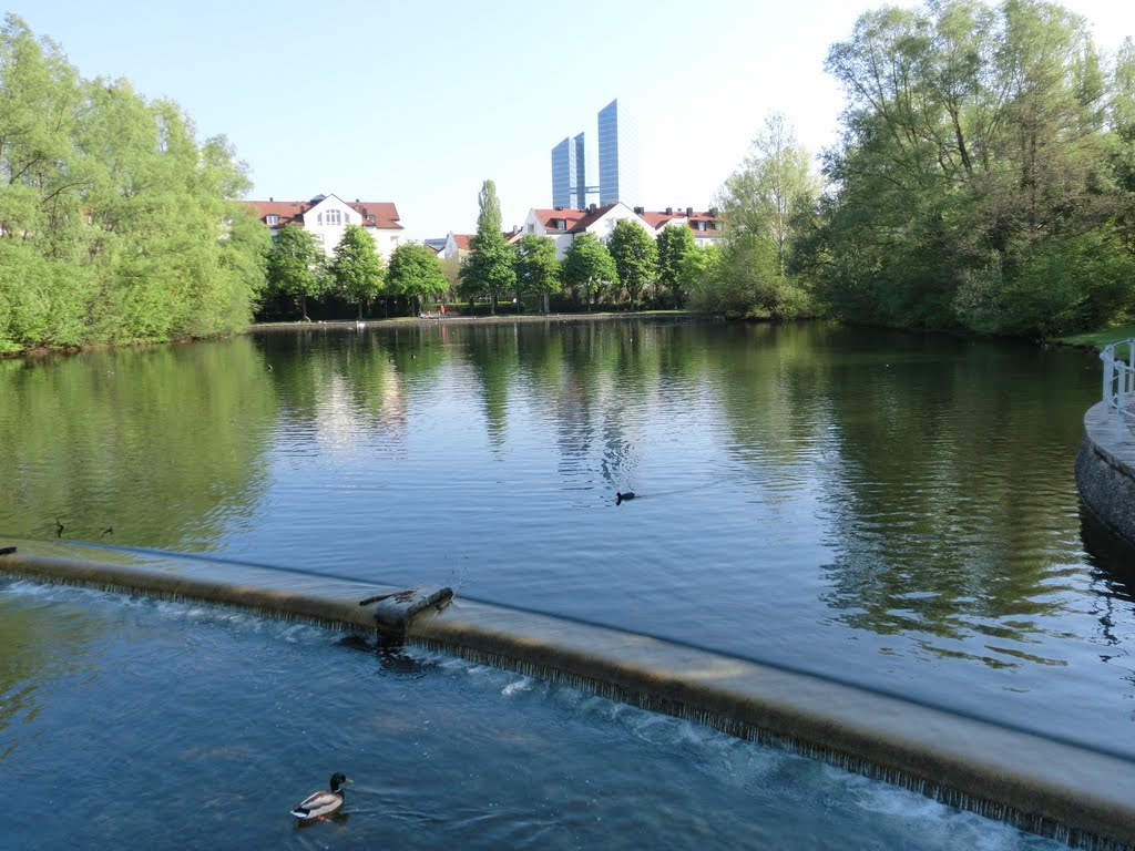 Schwabinger See mit Highlight Towers 04/2011 by Ralf_K