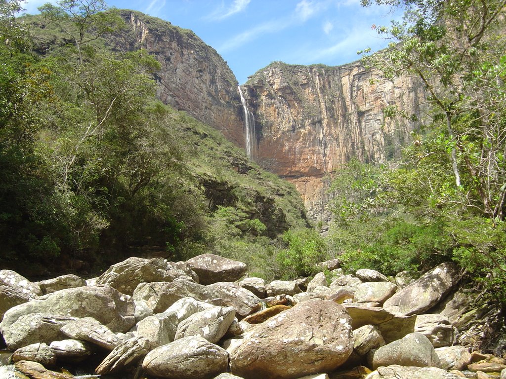 Cachoeira do Tabuleiro by drizztbh