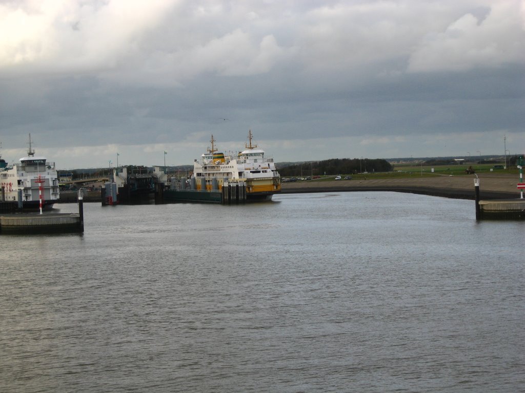 View on port on Texel, Holland, taken from ferry by Jan Graeser