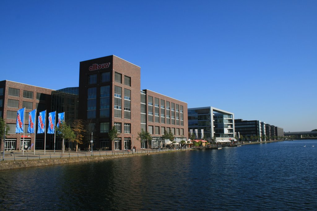 Alltours building, Duisburg by Zbughina