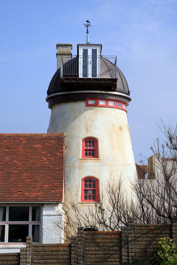 Old Lighthouse, Fort Green, Aldeburgh by David Carr