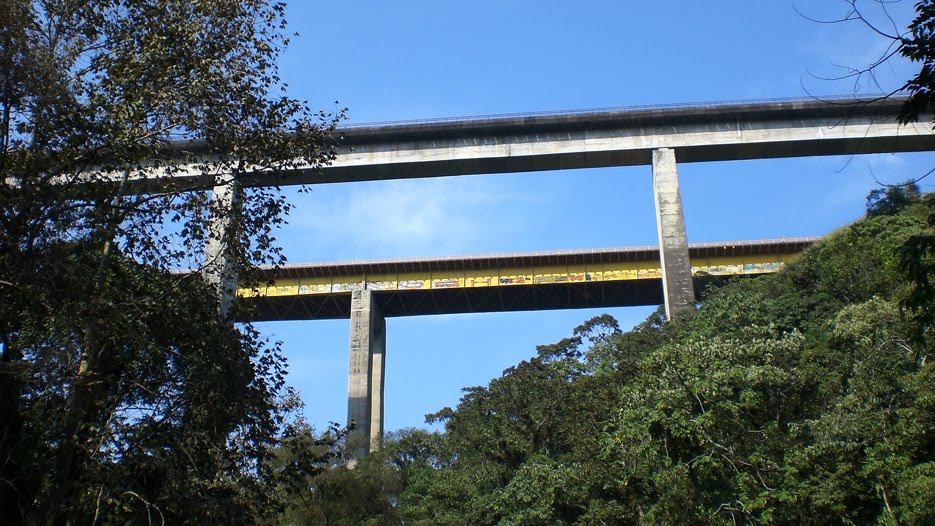 PUENTES UNO PARA FERROCARRIL EN FORTIN DE LAS FLORES, VERACRUZ, DIC 2006 by Sergio Arce G