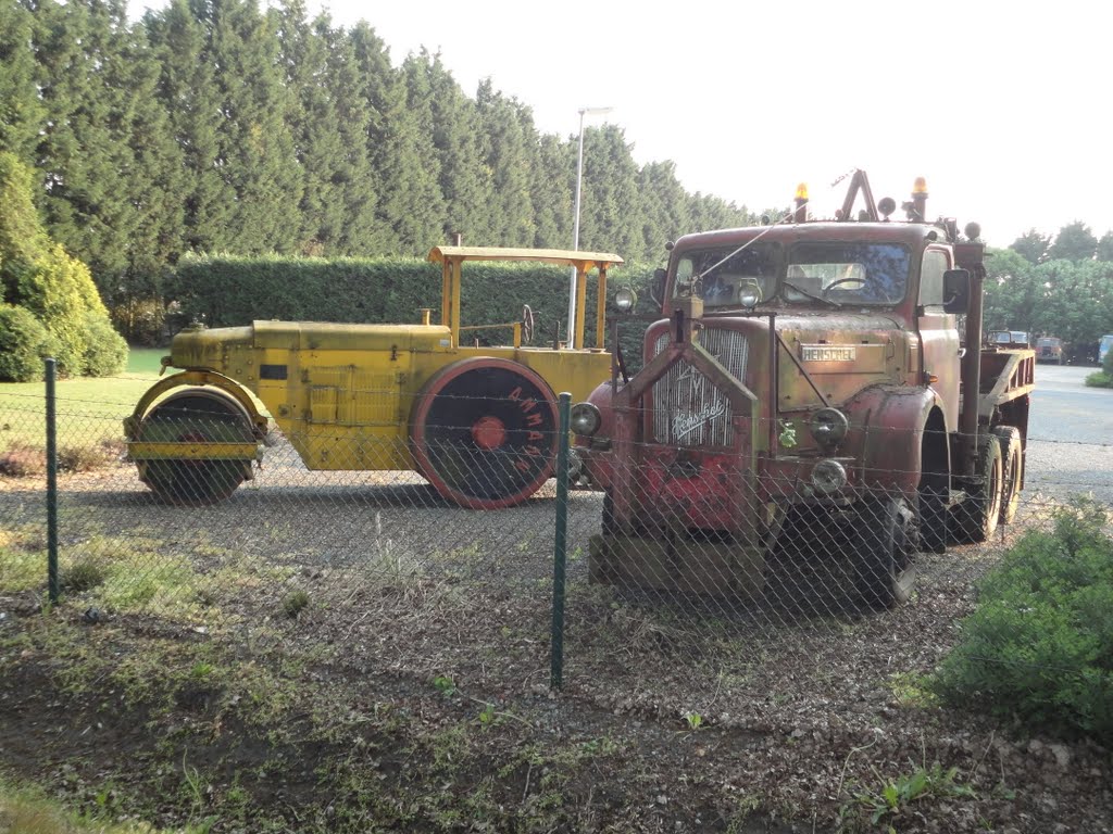 Oude Werkvoertuigen in Huijbergen by © rdnjc