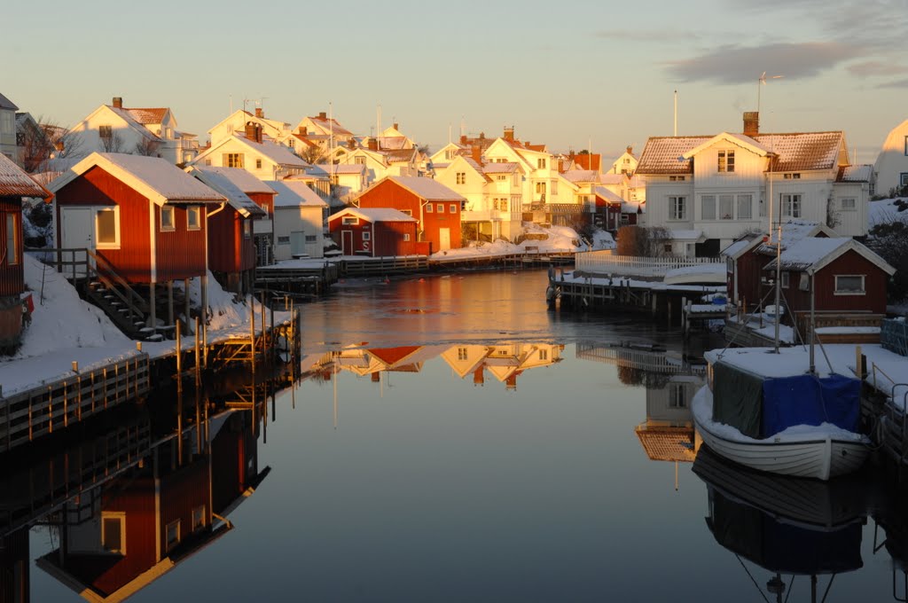 Grundsund harbour by Klaus Gramlich