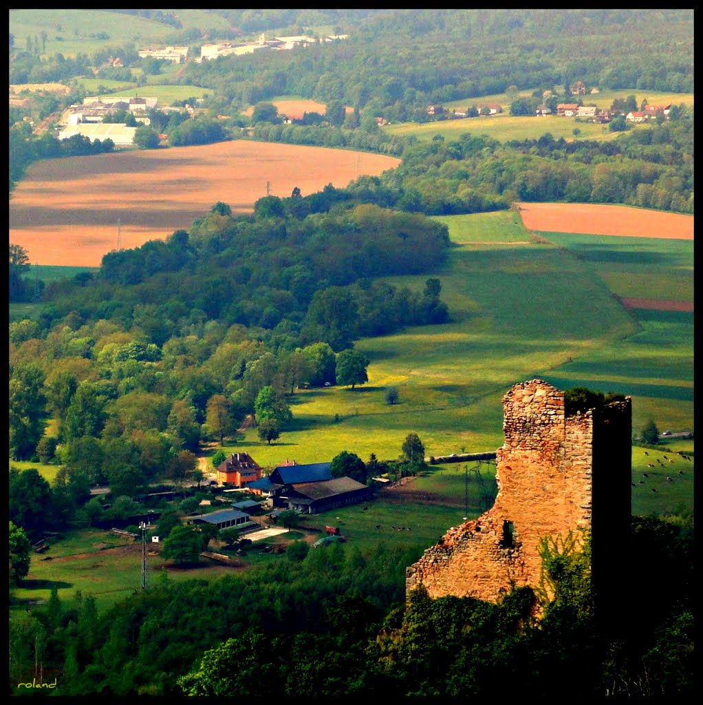 Le Ramstein.. vu au travers d'une meurtrière du château de l'Ortenbourg by Rol/Photo/Alsace