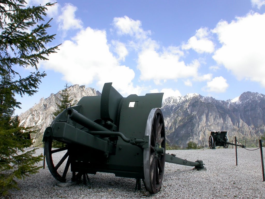 Cannoni all' Ossario del Pasubio by Maurizio Stocco