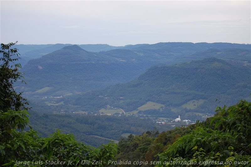 Vista da serra gaúcha - Joaneta - Picada Café (RS) by Jorge Luís Stocker Jr [thesapox]