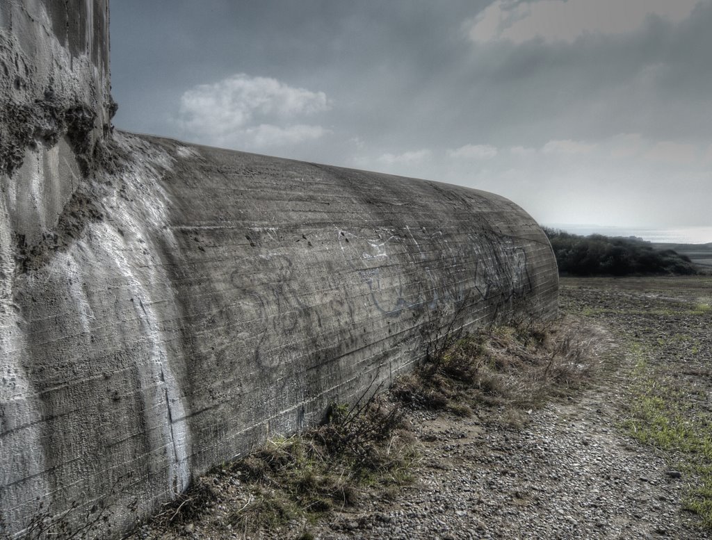 Die Nebenräume waren angeschüttet dem Erdboden gleich... by Ralf Es