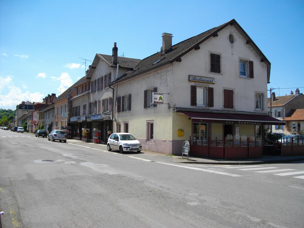 Restaurant "Les Gentianes" et la quincaillerie Streit, rue du Magny by Claudius B.