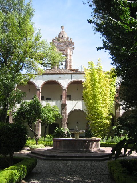 Patio de la bella arte by David Bertizzolo