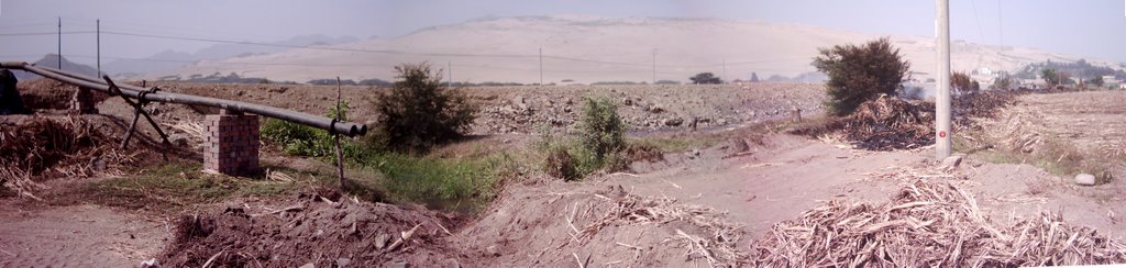 Bomba de agua en Virú by Hawk1974