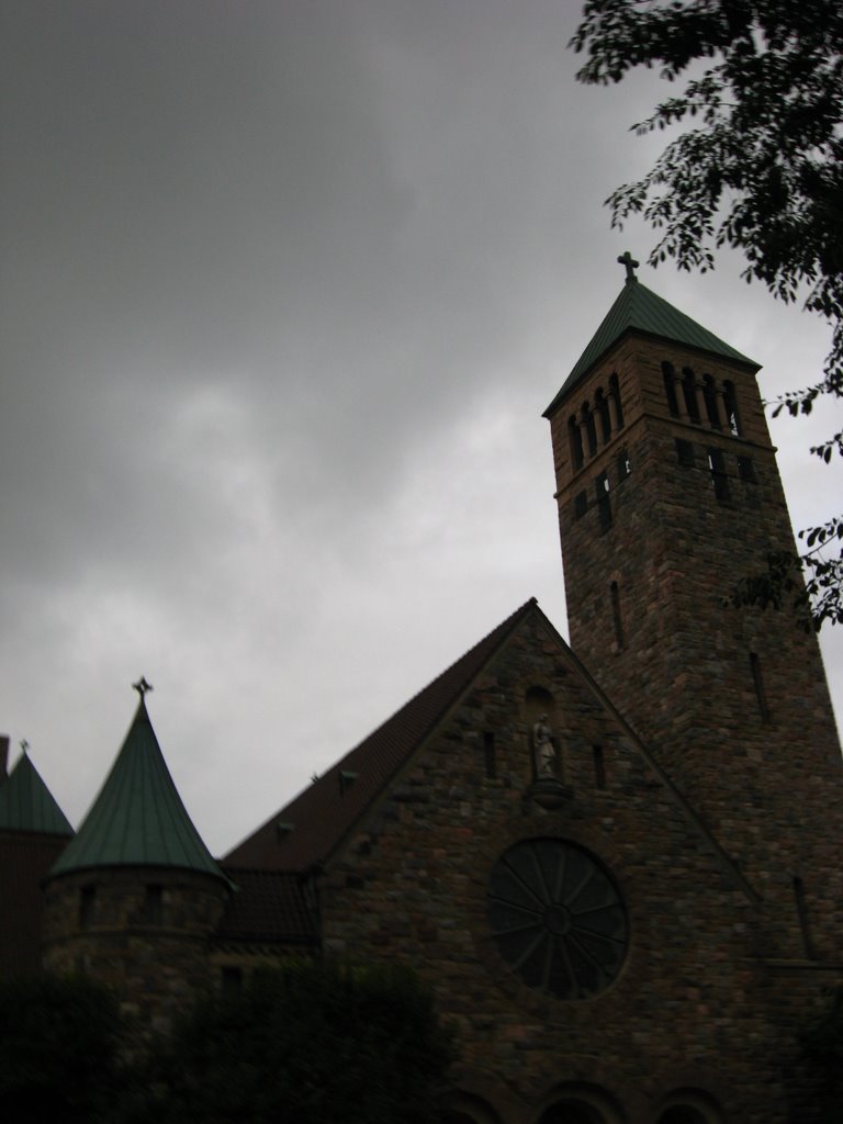 St Thomas' Catholic Church by Shaw Lacy