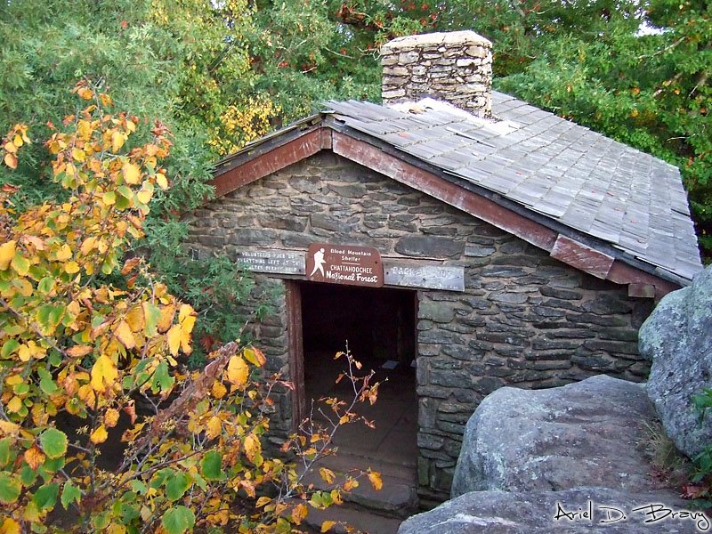 Shelter/cabin at the peak of Blood Mountain by SKPhoton