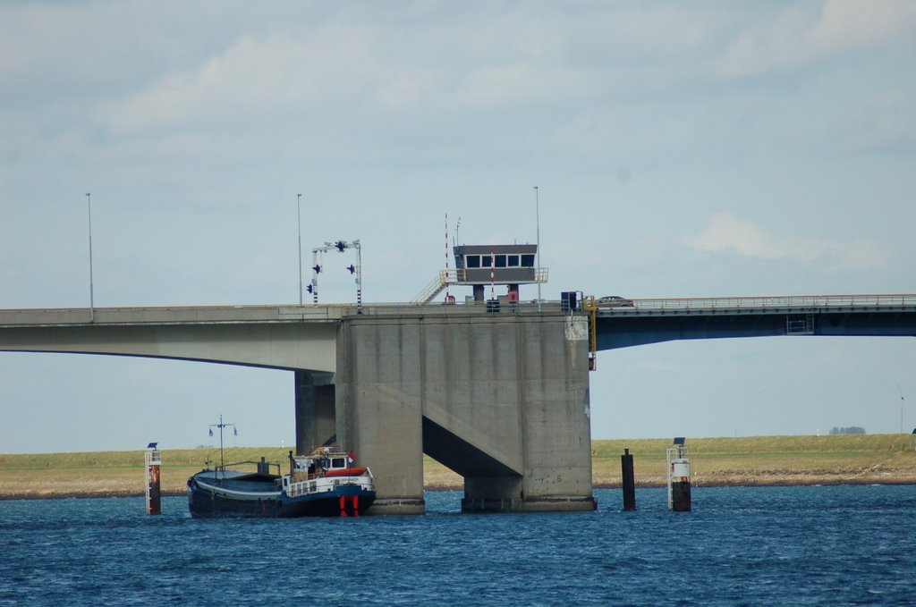 Zeelandbrug 02 by Wilfred Landa