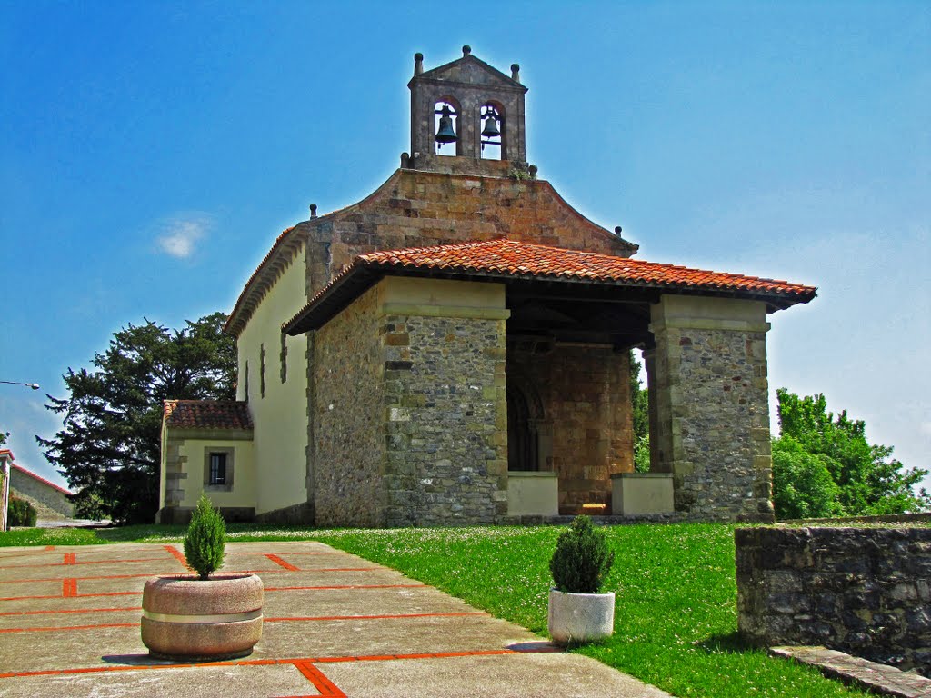 Iglesia Románica de Santa María de Narzana. Concejo de Sariego. Principado de Asturias. by Valentín Enrique