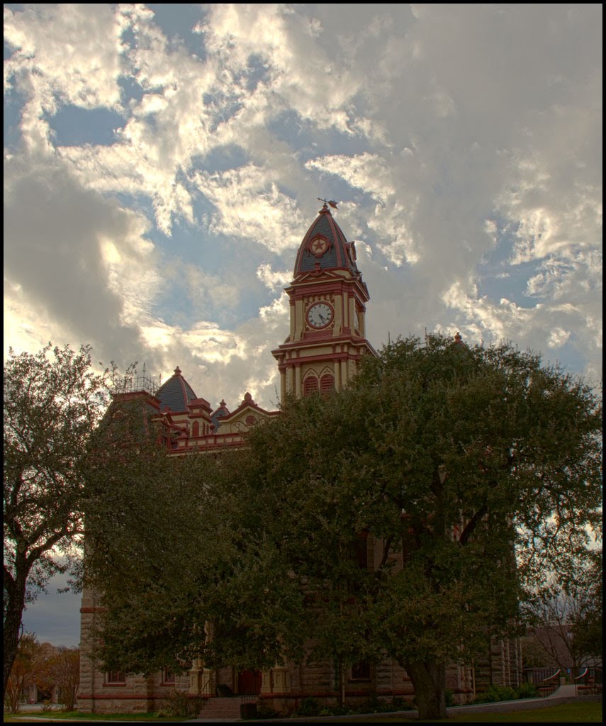 Old courthouse by ozroo2