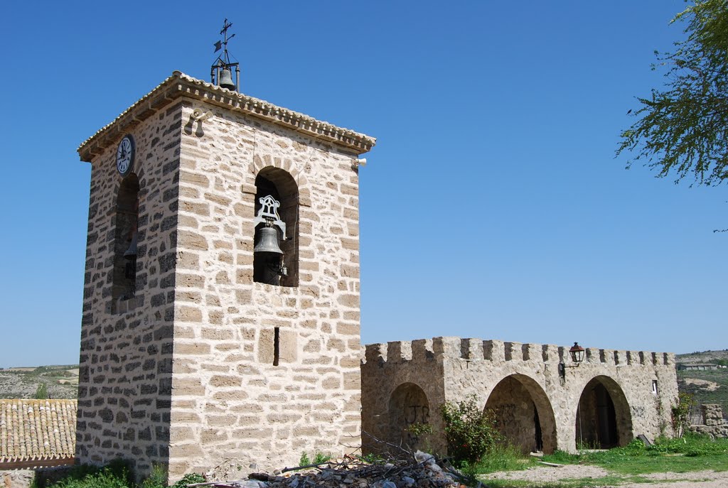 Castillo iglesia de Almoguera by Javier Cacho Sanz