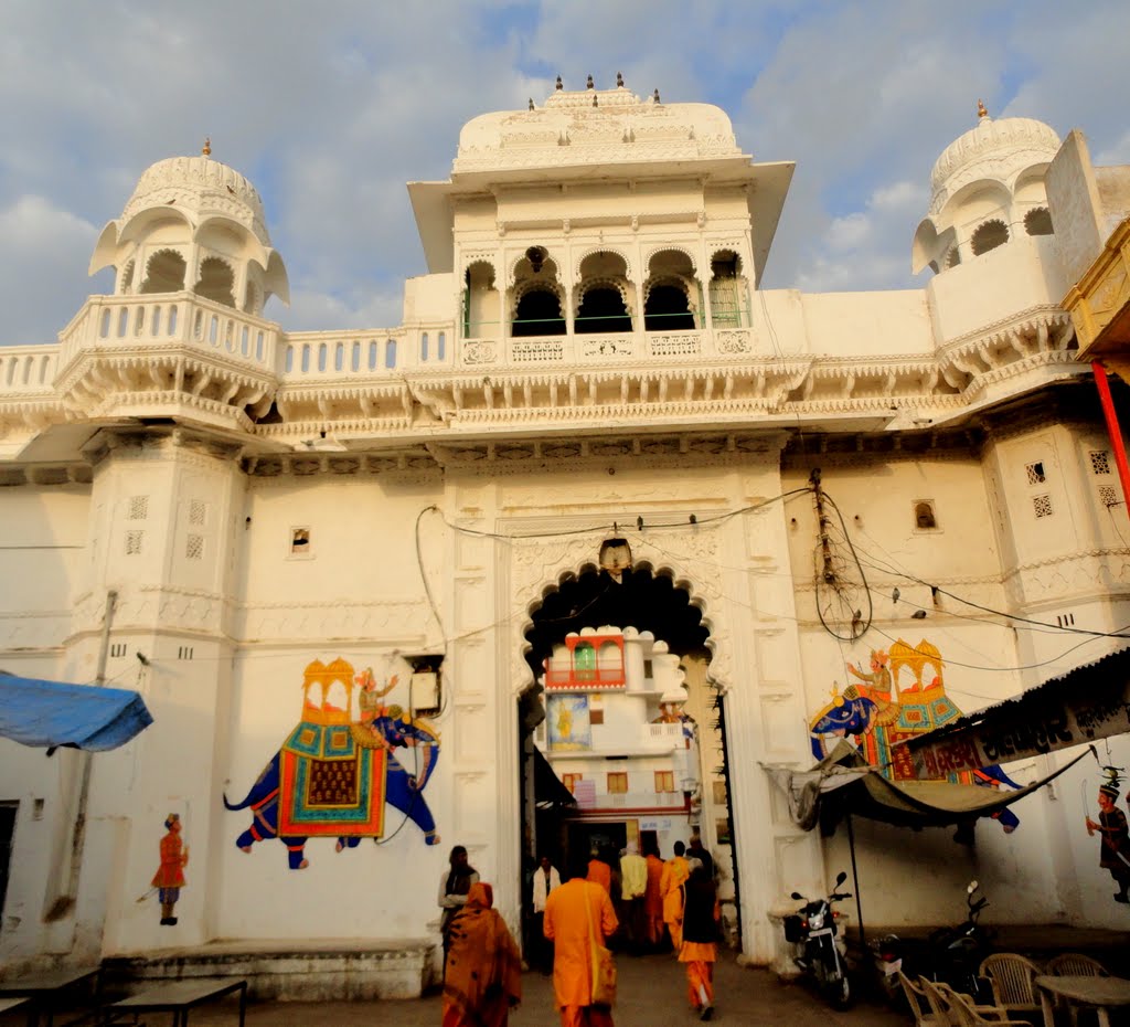 Main Entrance of Dwarikadhish Temple, Kankroli, Rajsamand, Rajasthan by Dr.V.S.Chouhan