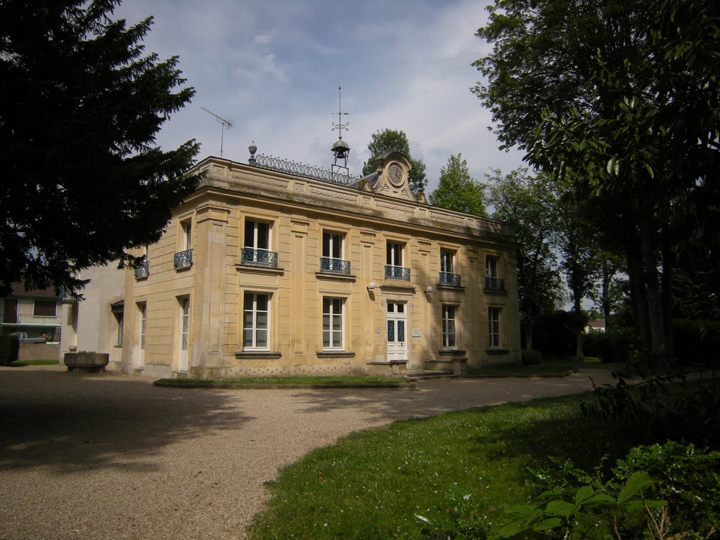 Le Château de la Chevrette by JP.GUYOMARD