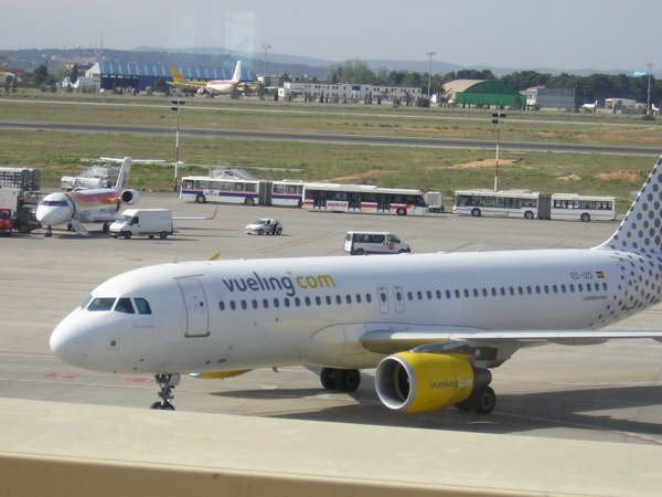 Airbus 320 Vueling by polikarpov