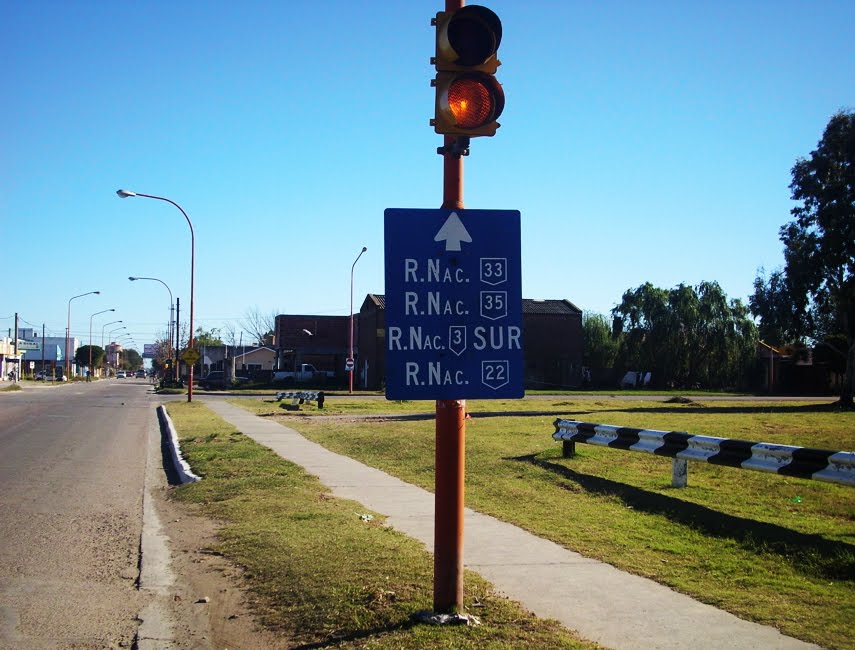 Acceso a Rutas en Calle Zelarrayán by Daksen