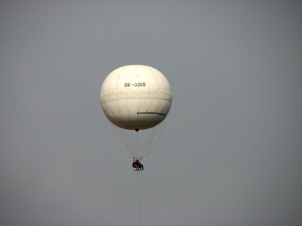 Airbaloon by Elena Ioachim