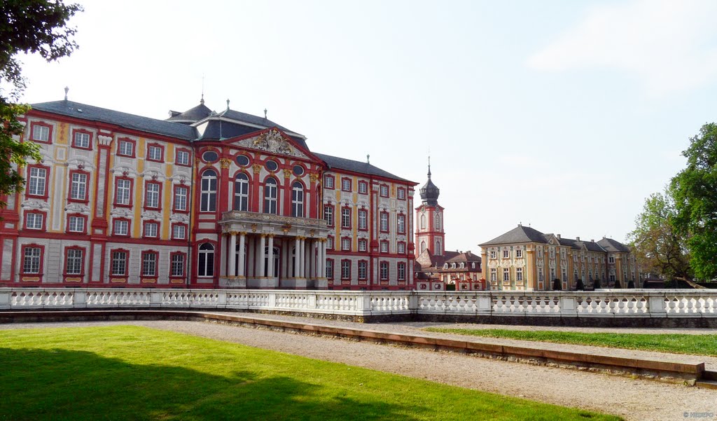 Bruchsal - Parkansicht des Barockschlosses mit südlicher Orangerie und Schlosskirche by Henri der Fotomann