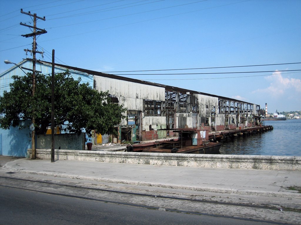 Harbour in Old Havana (Habana Vieja) by Eivind Friedricksen