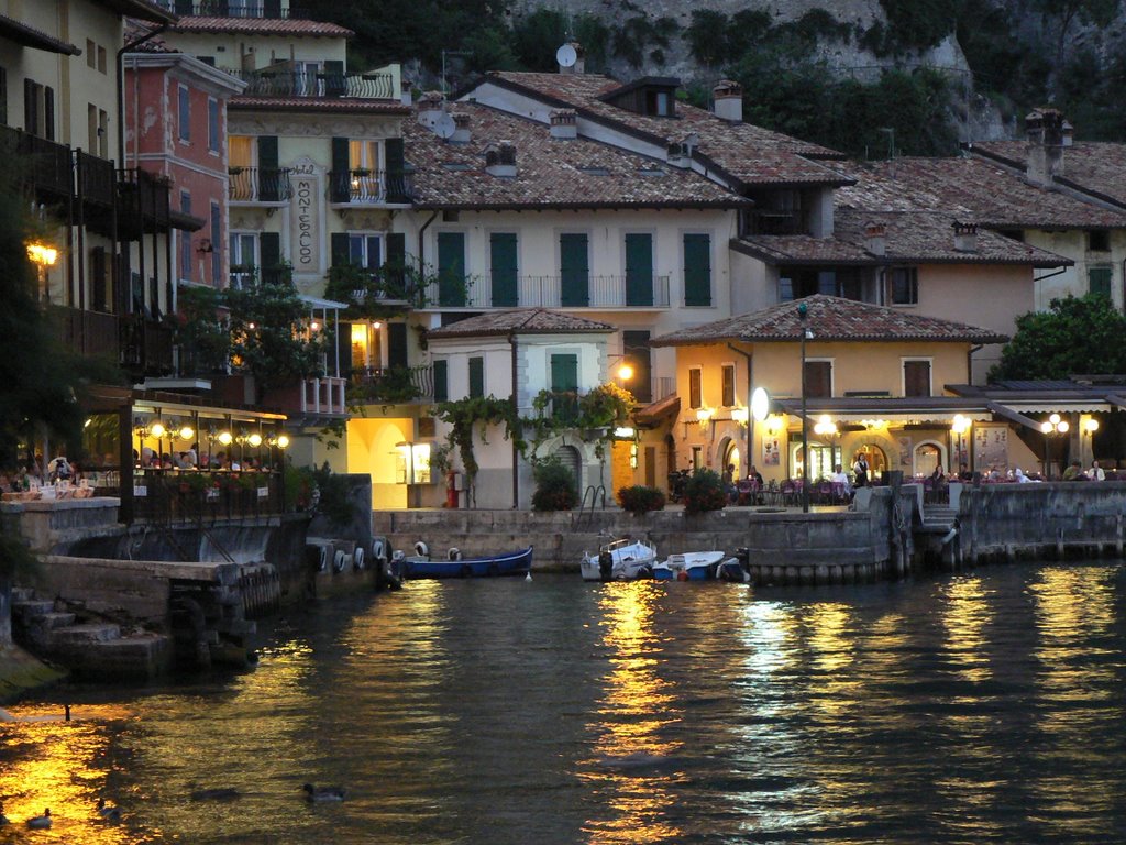 LIMONE SUL GARDA - RESTAURANTES by György Holló