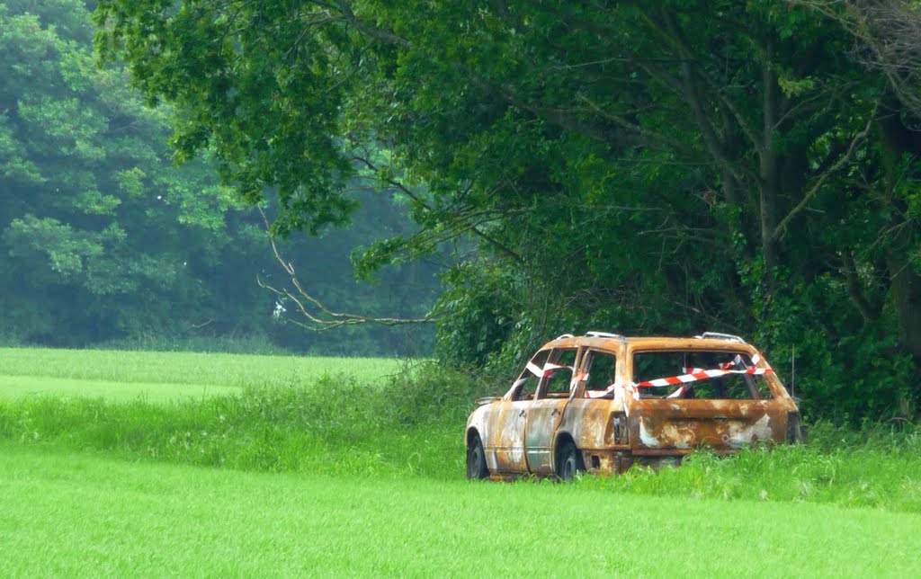 J'ai retrouvé ta voiture... by kleretnet