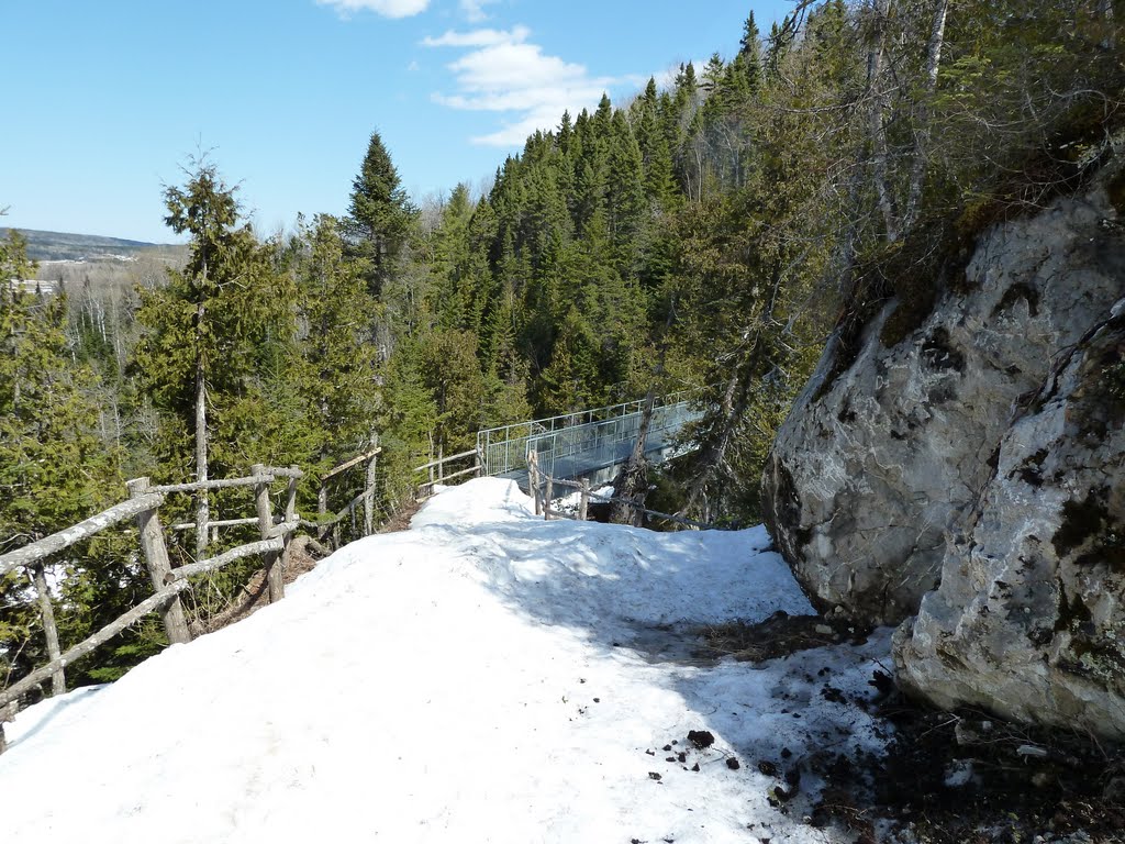 Le sentier de la Chute Neigette, avril 2011 by FGuertin