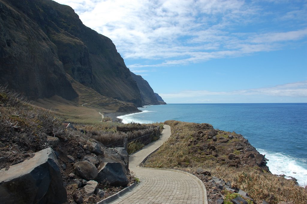 Footpath down northwestern coast at Quebrada Nova by Mark Wijnen