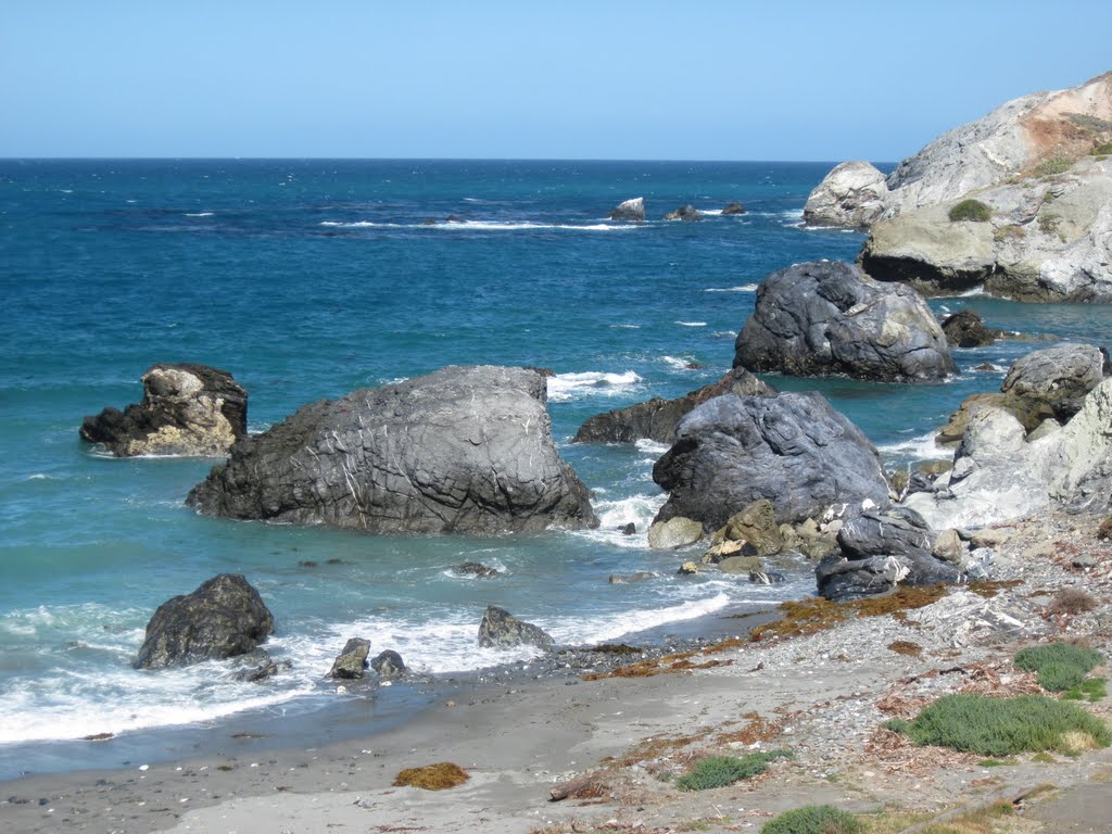 Catalina Beacb, Ocean and Rocks by KeeneDeb